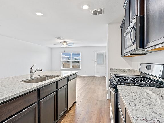 4th image of 4406 Banting Cres
