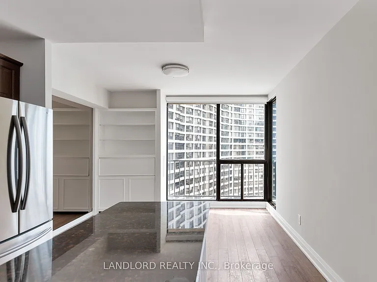 33 Harbour Sq #2208 — Photo 13
