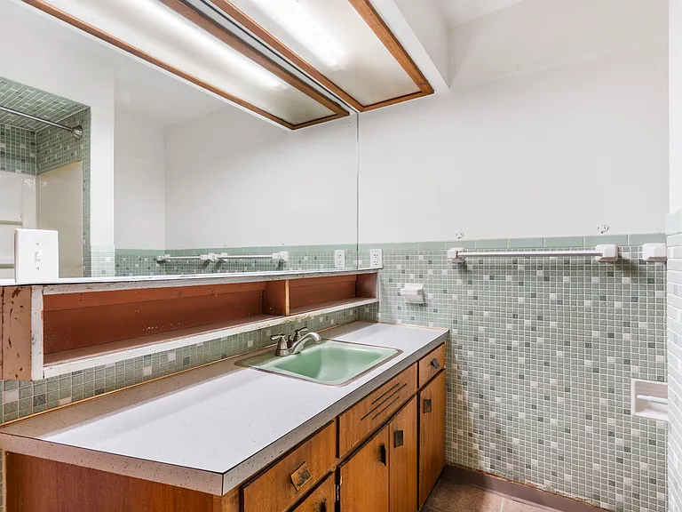 Embassy Apartments — Photo 26