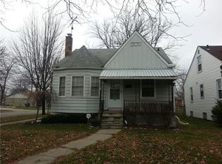 19905 Elkhart St, Harper Woods, MI 48225