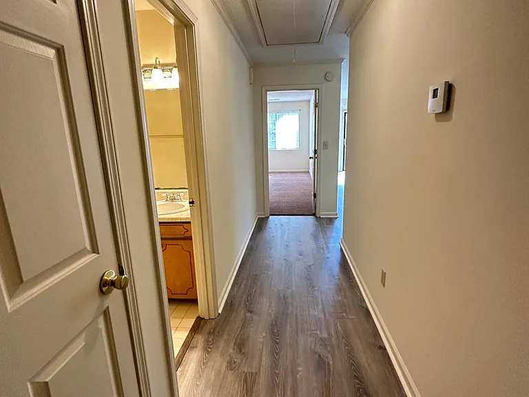 606 N Pointe Crk — Photo 5