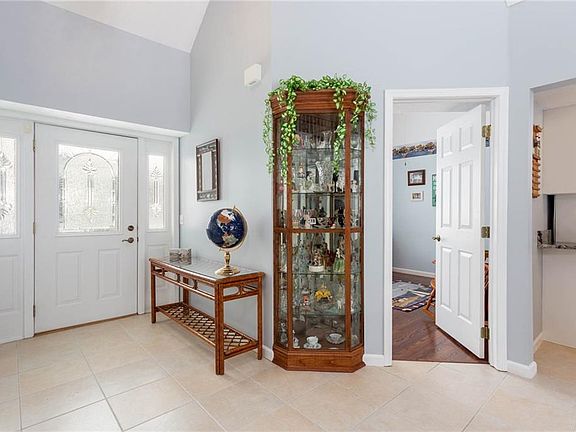 3rd image of 4032 S Woodcliff Dr