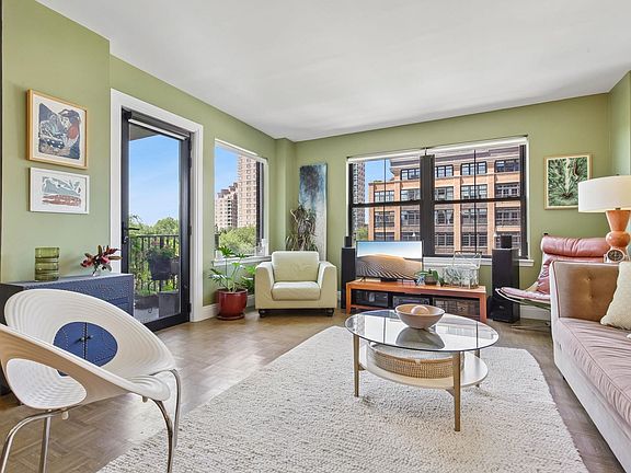 3rd image of 1 Greene St APT 215