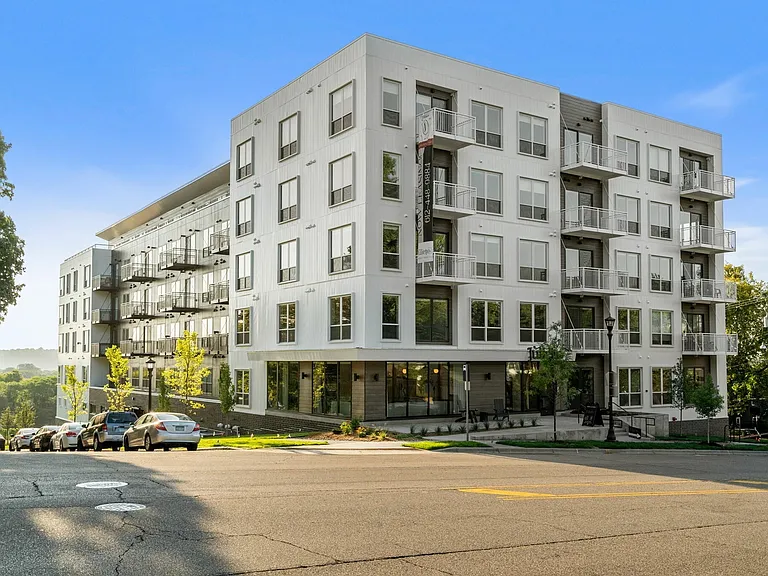 2-web-or-mls-470 Lexington Pkwy-2