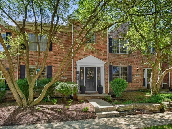 39W379 Baker Dr, Geneva, IL 60134