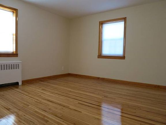 2nd image of 27 Stratford Ave APT 1A
