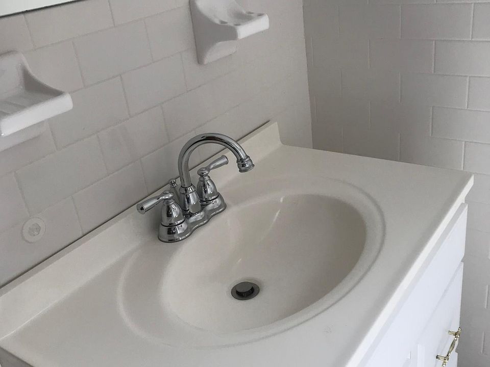2nd image of 196 Park St APT 4
