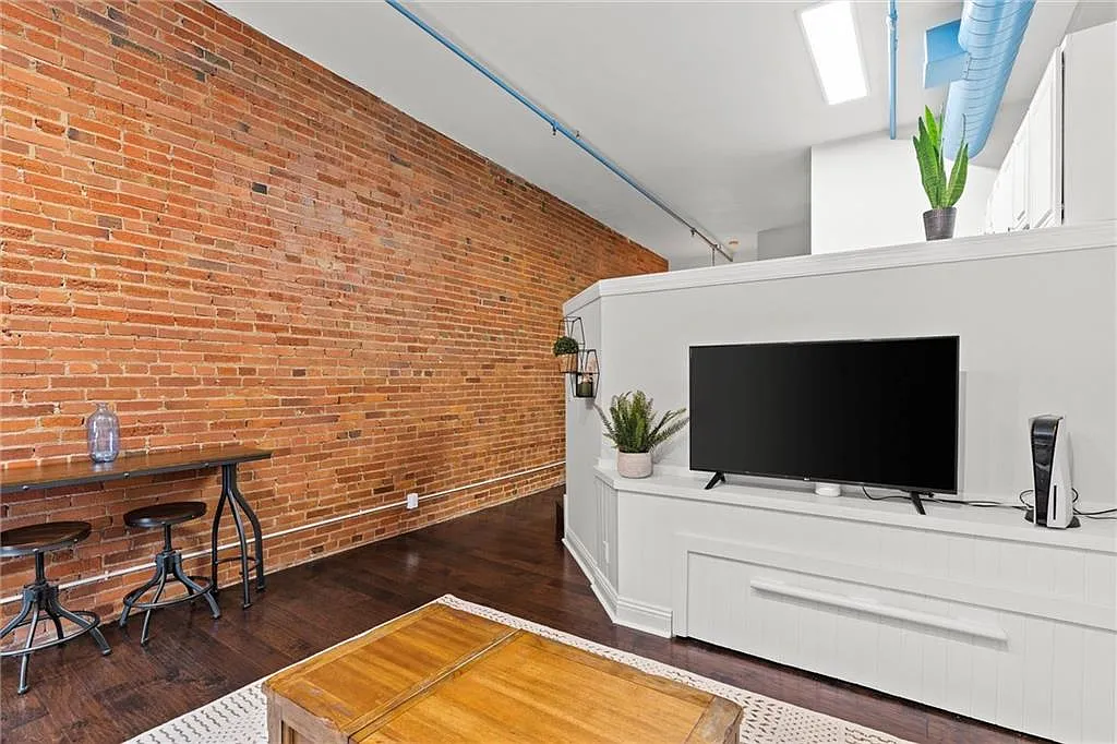 Studio, 743 sqft, $1,375 — Photo 4