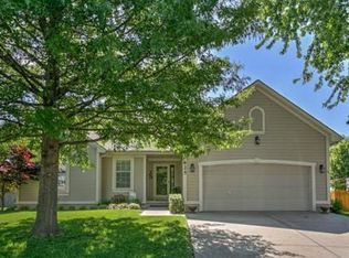 625 SE Athens Dr, Lees Summit, MO 64063