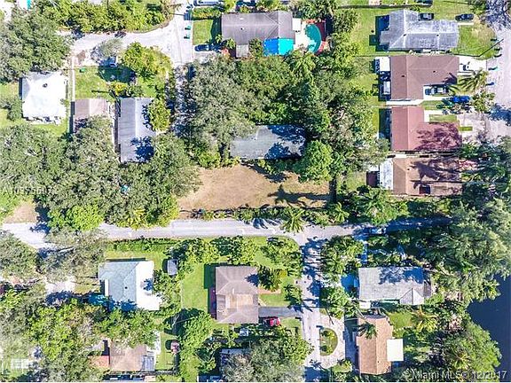 4th image of 2400 NE 184th St