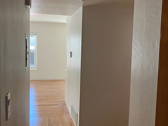 4th image of 411 Wayne Ave APT 1