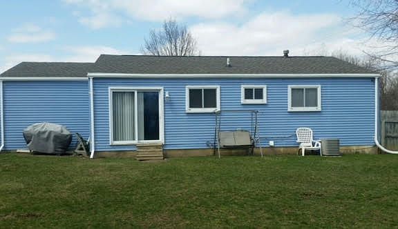 3rd image of 1590 Dawn Ave