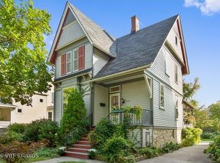 610 N Grove Ave, Oak Park, IL 60302