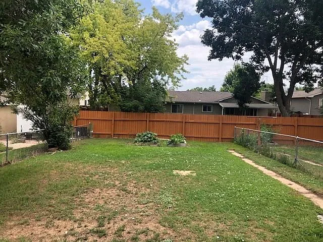1004 Castlerock Dr — Photo 14