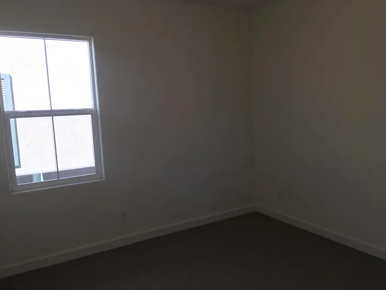 950 S Sophia St — Photo 18