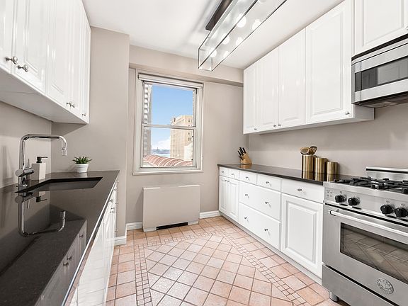 3rd image of 300 E 40th St APT 5J