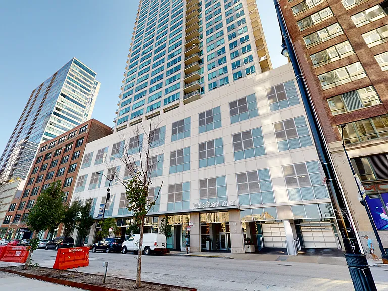 701 S Wells St #2402 — Photo 1