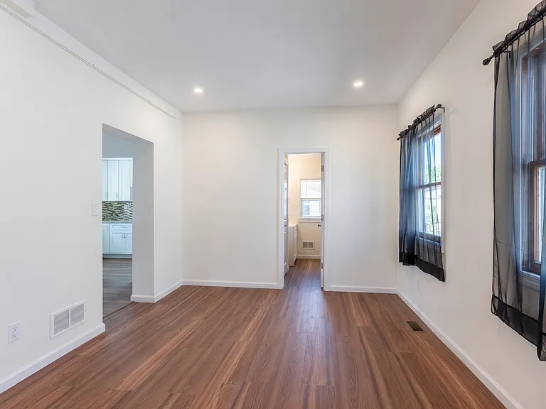 10 Lincoln St — Photo 9