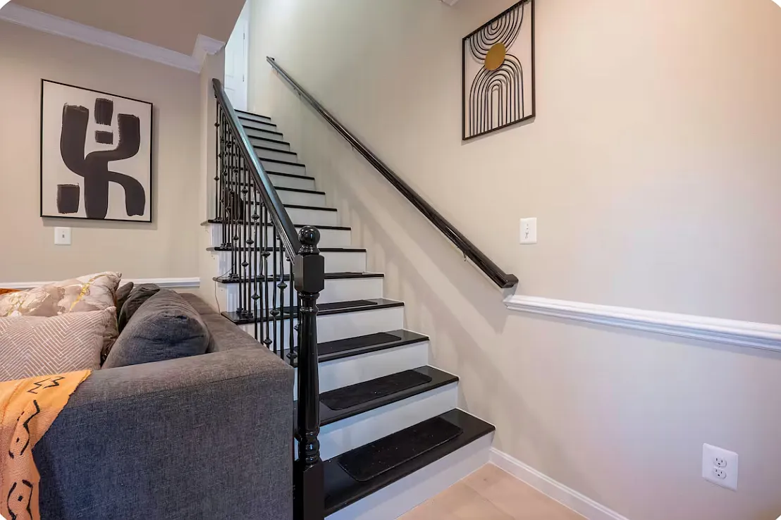 5 bed, 2500 sqft, $7,500 — Photo 3