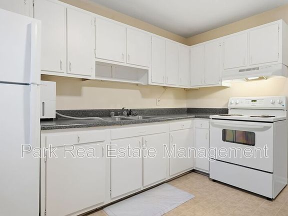 3rd image of 635 N Columbia St