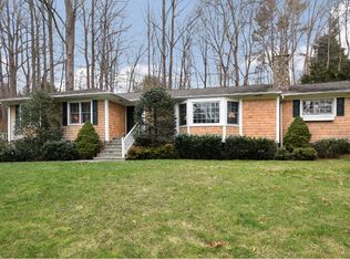 47 Parish Rd N, New Canaan, CT 06840