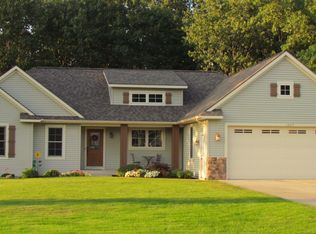 1067 Serenity Ridge Dr, Wayland, MI 49348