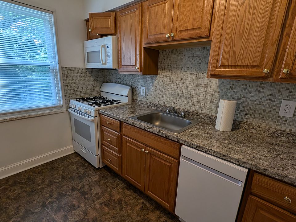 1st image of 100 Skipjack Ln APT B