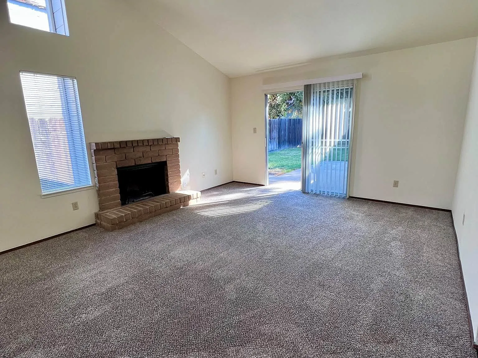 2 bed, 1000 sqft, $1,995 — Photo 4