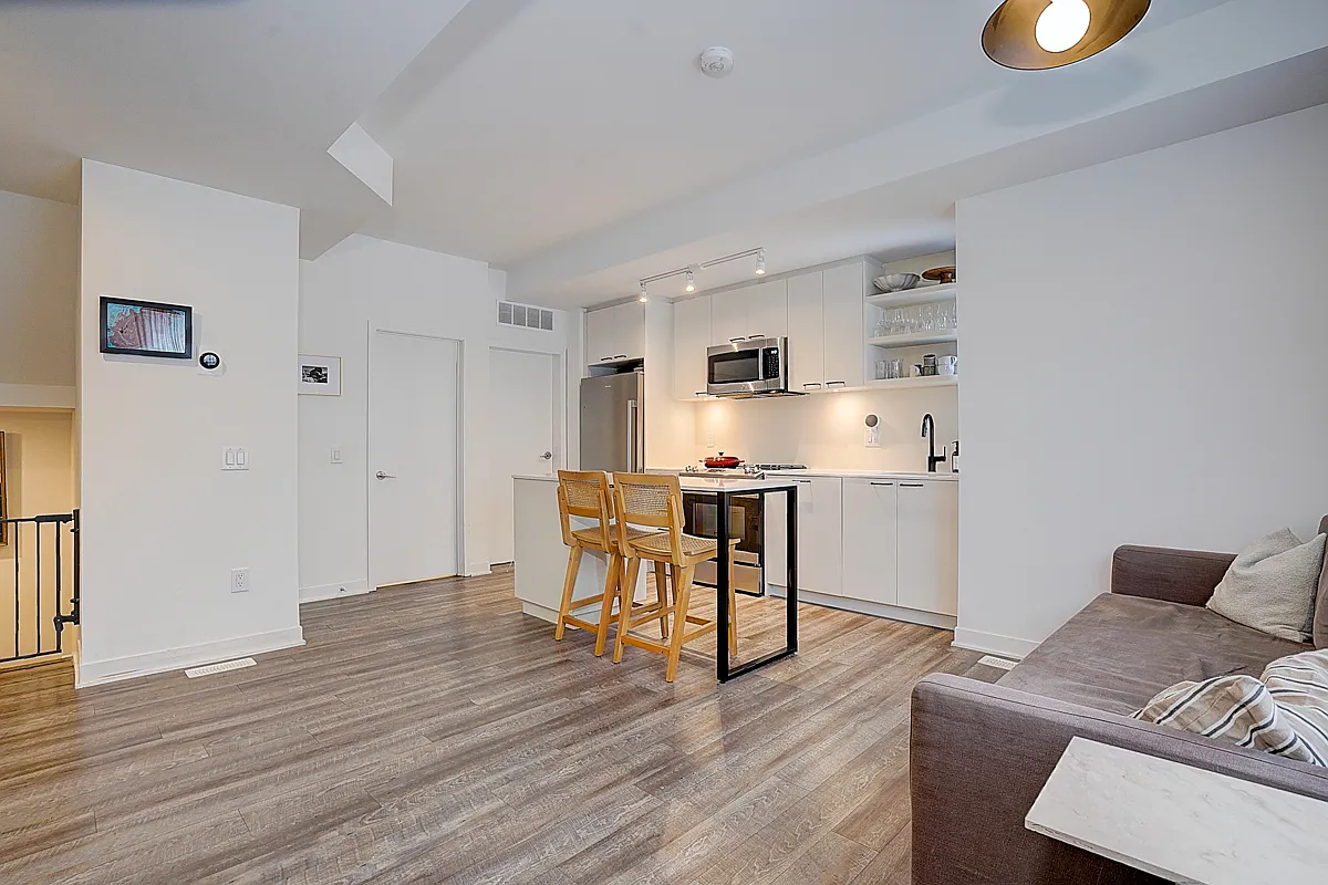 30 Ed Clark Gardens - 13 — Photo 2