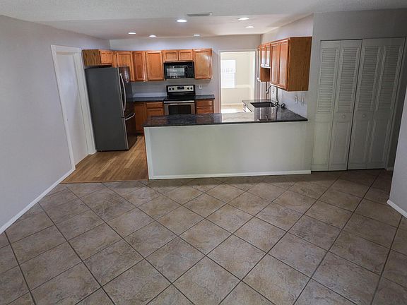 3rd image of 260 Tropical Ln