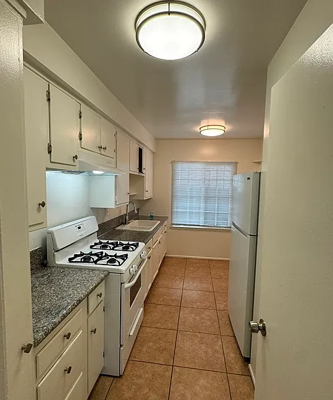 1727 N Garfield Pl #7 — Photo 8