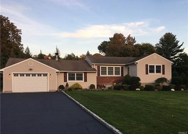 2nd image of 2880 Heathercrest Dr