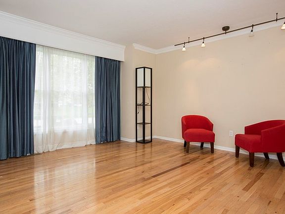 4th image of 18853 Paddington Ln