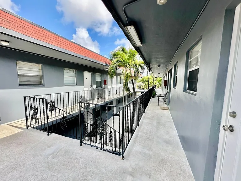 2022 Adams St — Photo 4