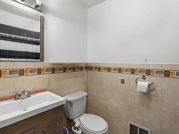 2nd image of 41 Terhune Ave APT 1