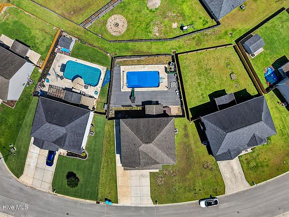 3rd image of 854 Dynasty Drive