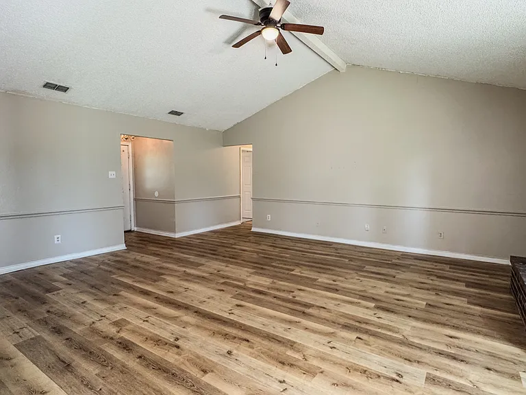 3016 Eastland Ave — Photo 10