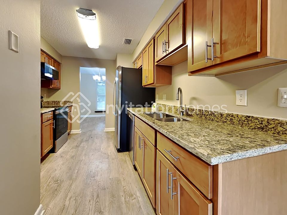 1st image of 10340 Arrow Lakes Dr E