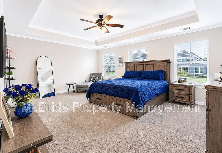 560 Hampton Dr — Photo 19
