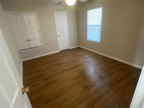 4th image of 308 Sheila Dr