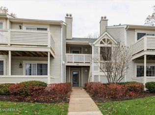 8 White Oak Ct, Howell, NJ 07731