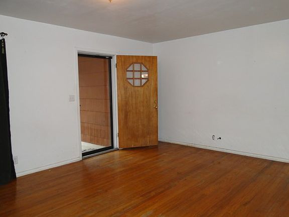 2nd image of 6108 Black Oak Ln