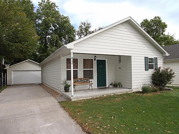 2nd image of 432 W Nance Ave