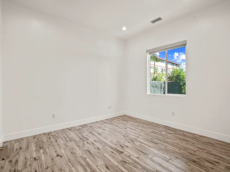 7310 Woodley Ave #7304 — Photo 6