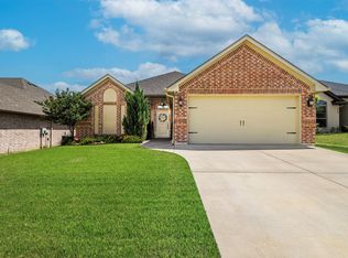 1905 Town Creek Cir, Weatherford, TX 76086