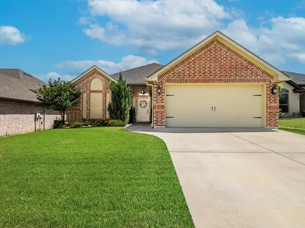 1905 Town Creek Cir, Weatherford, TX 76086