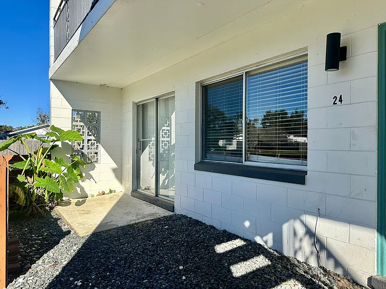 1700 Van Ness St — Photo 32