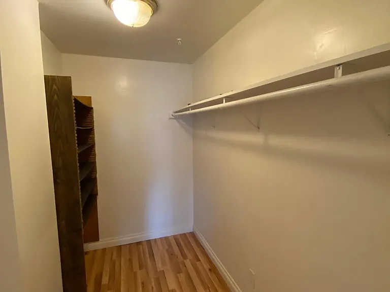864 Glencoe Dr — Photo 8