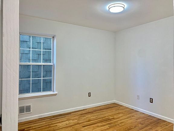 5th image of 342 Forrest St Floor 2