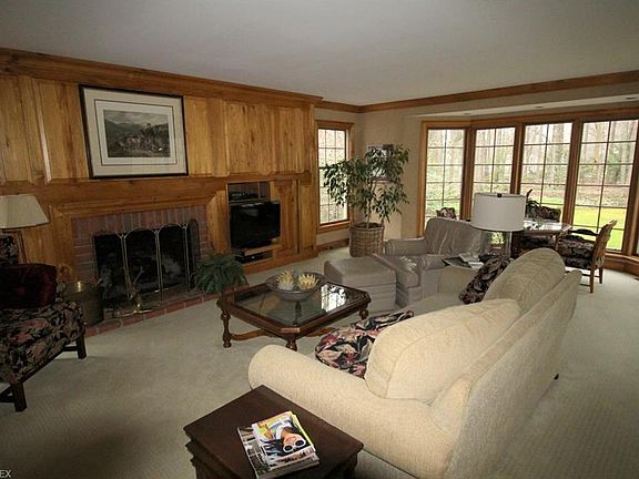 3rd image of 105 Countryside Dr